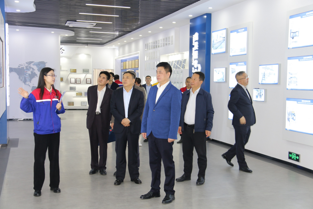 青島市政協(xié)副主席、市工商聯(lián)主席崔作一行蒞臨銳智股份調(diào)研考察