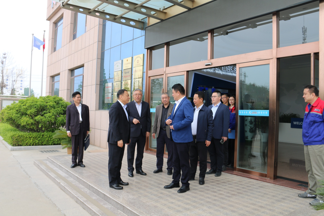 青島市政協(xié)副主席、市工商聯(lián)主席崔作一行蒞臨銳智股份調(diào)研考察